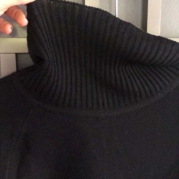 St. John Evening Black three-quarter sleeve sequins turtleneck knit top size 4 - Picture 5 of 6